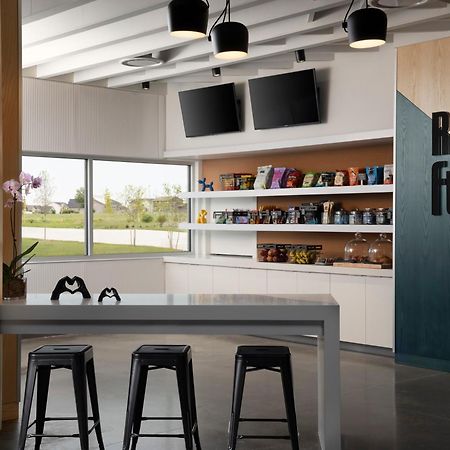 Aloft Waukee Hotel Exterior photo