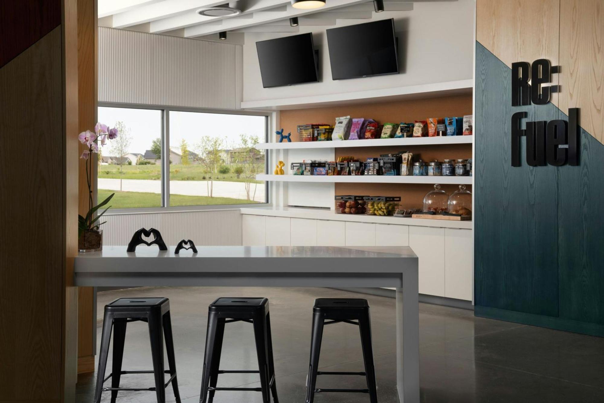 Aloft Waukee Hotel Exterior photo