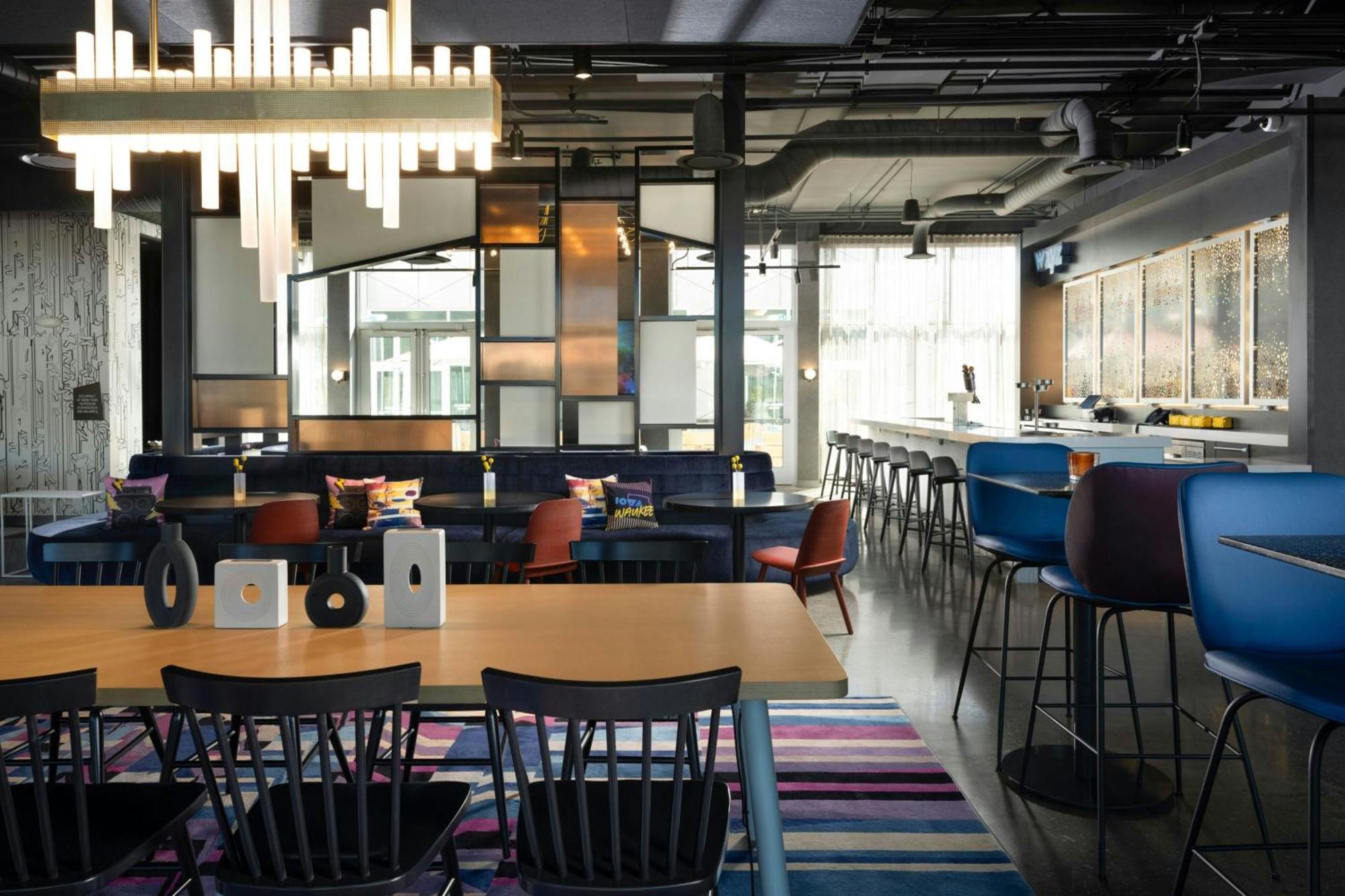 Aloft Waukee Hotel Exterior photo