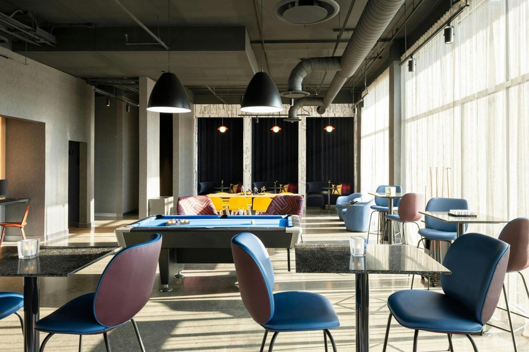 Aloft Waukee Hotel Exterior photo