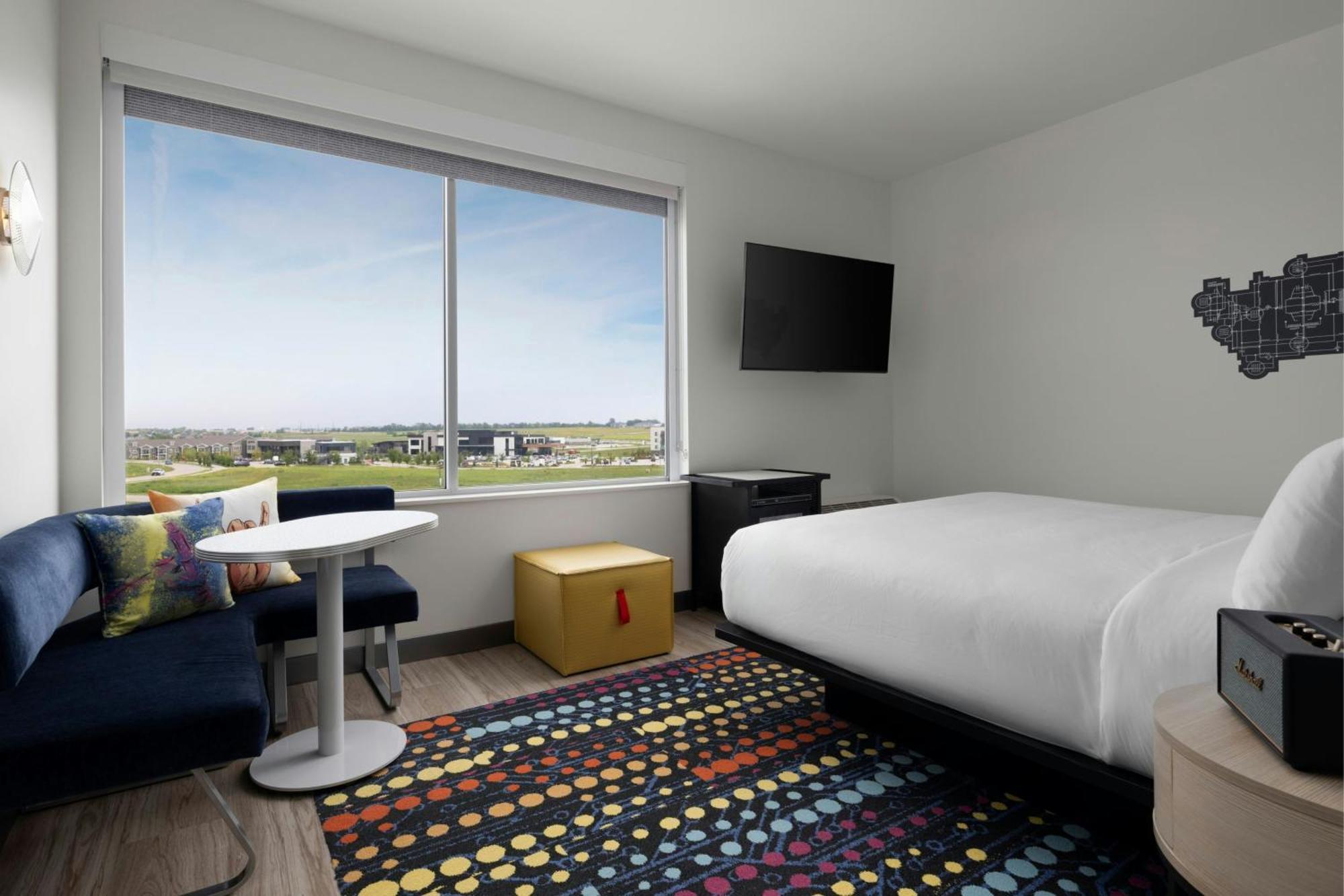 Aloft Waukee Hotel Exterior photo