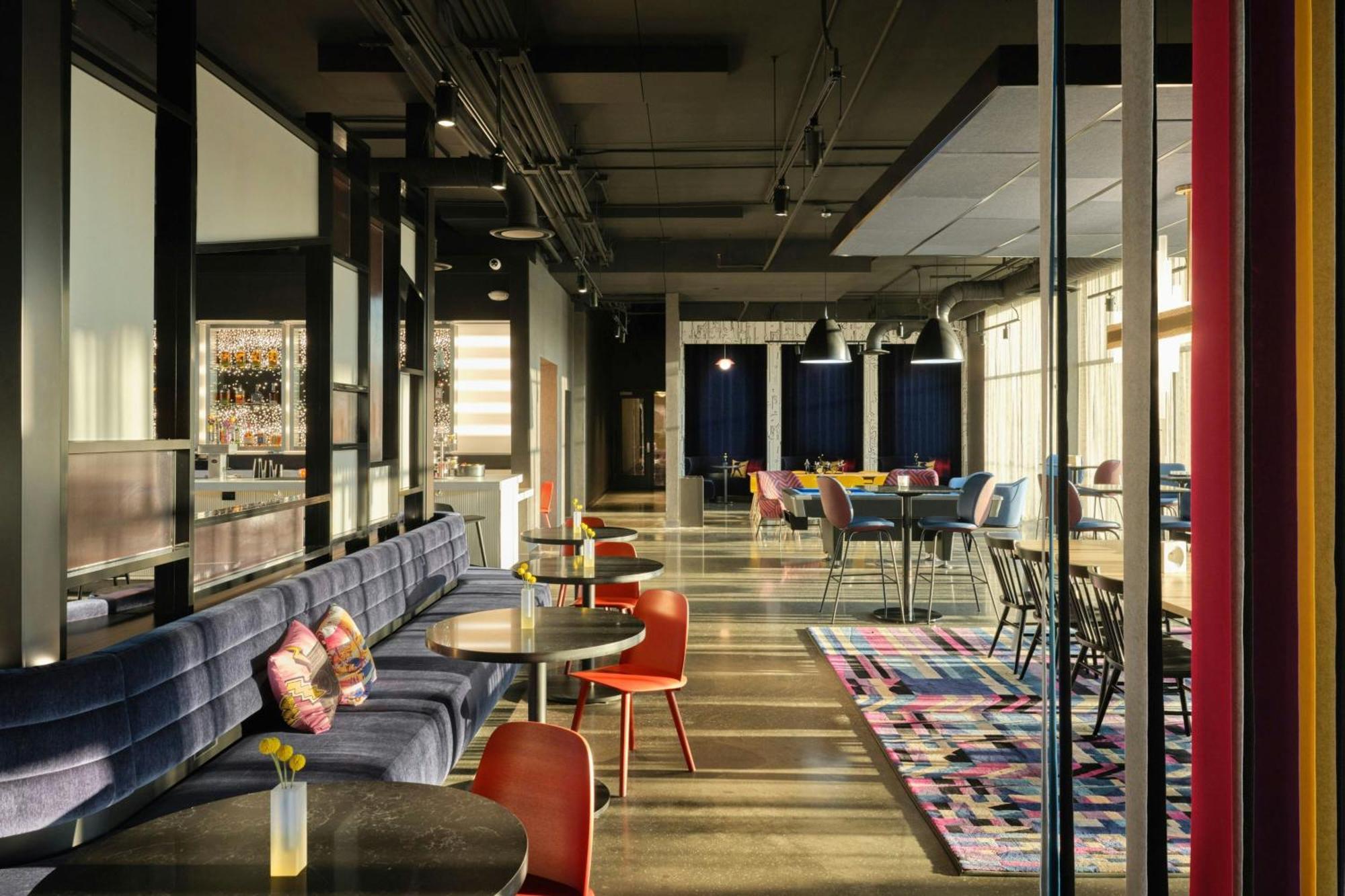 Aloft Waukee Hotel Exterior photo