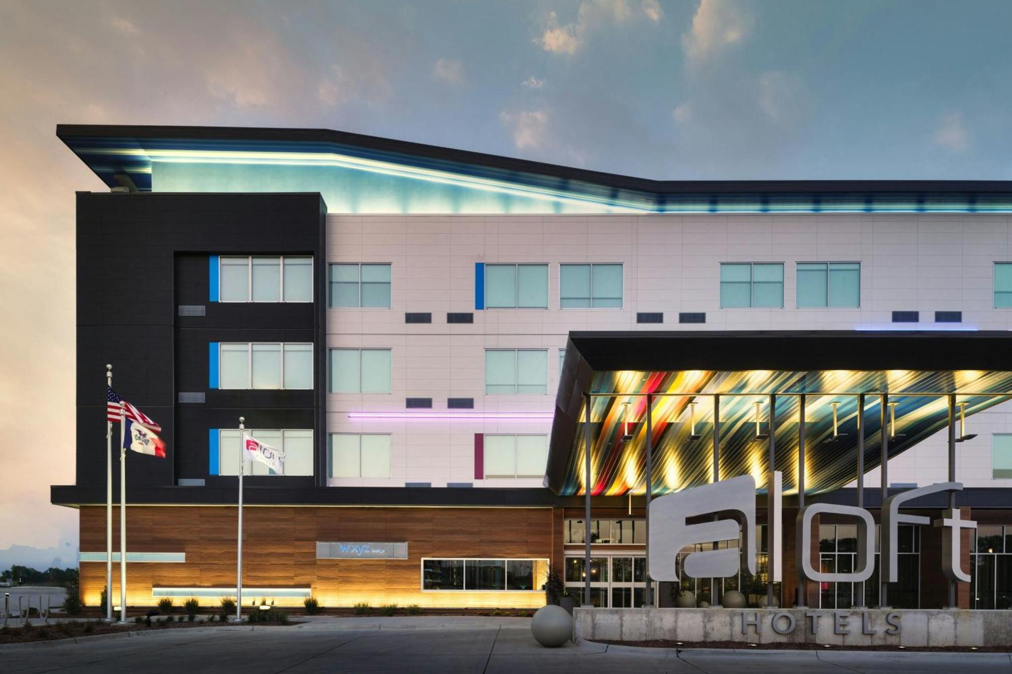 Aloft Waukee Hotel Exterior photo